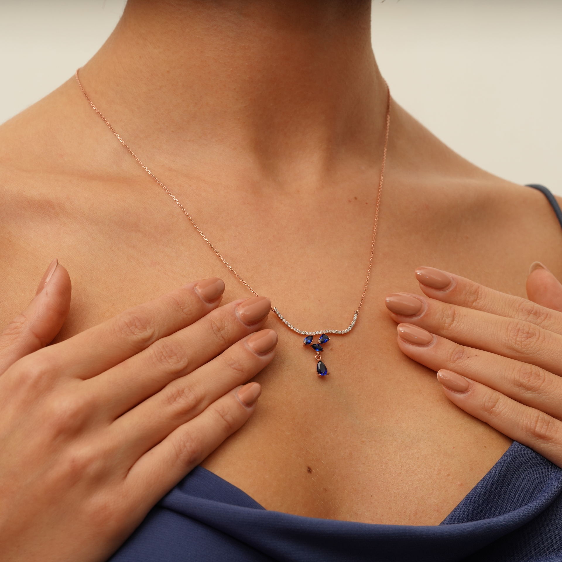 Safir Taşlı Madalyon Kolye